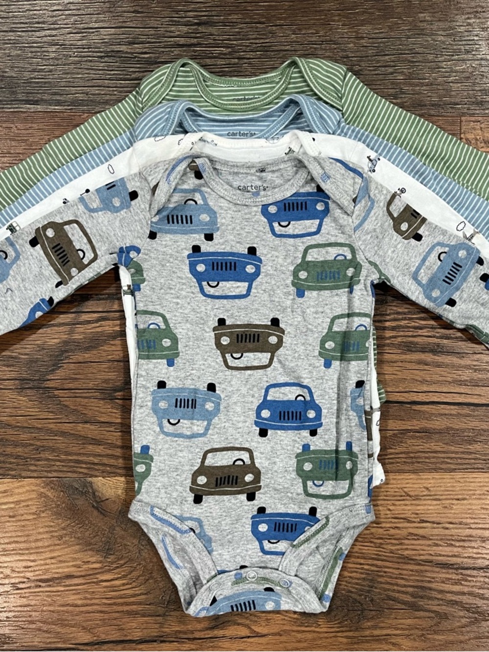 Carter's 9 month old onsies 4 pack